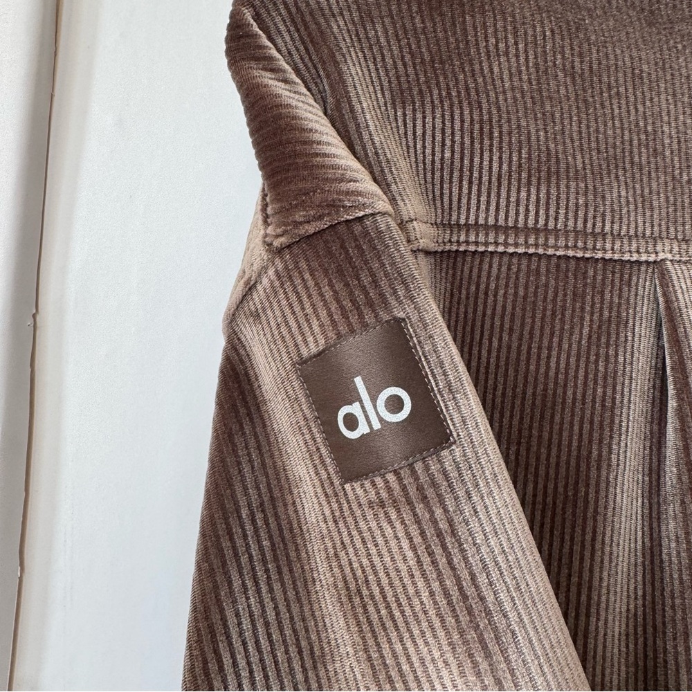 Alo Yoga Ribbed Velour Mountain Side Jacket Machiatto Brown - Picture 7 of 15